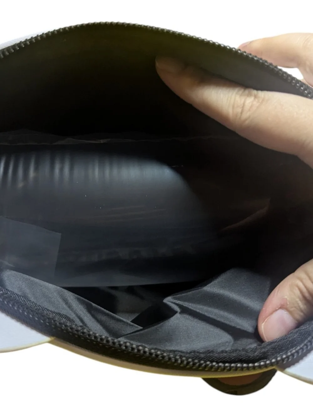 The Creme Shop Hello Kitty Cosmetic Bag White Zipper Closure
